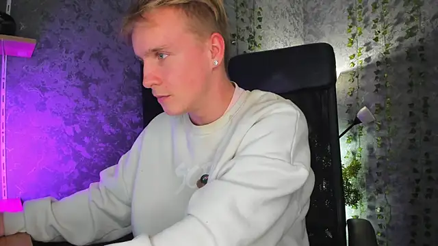 AlexxSweet webcam