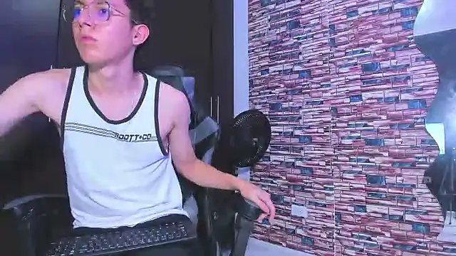 Dominic_Carmine webcam