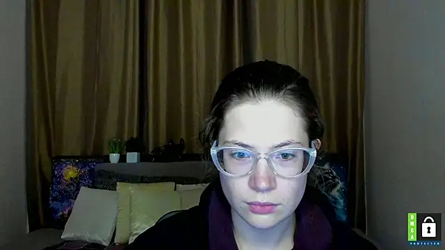 Alicia_redfollow webcam