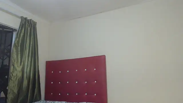 Foxybrownxx1 webcam