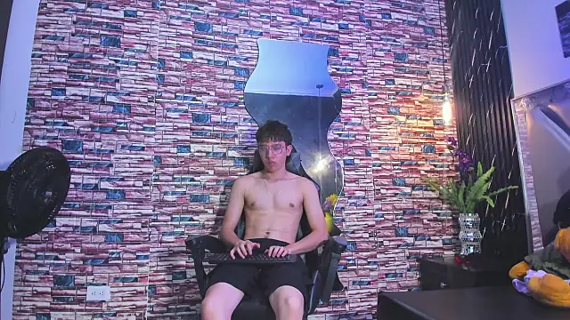 Dominic_Carmine webcam