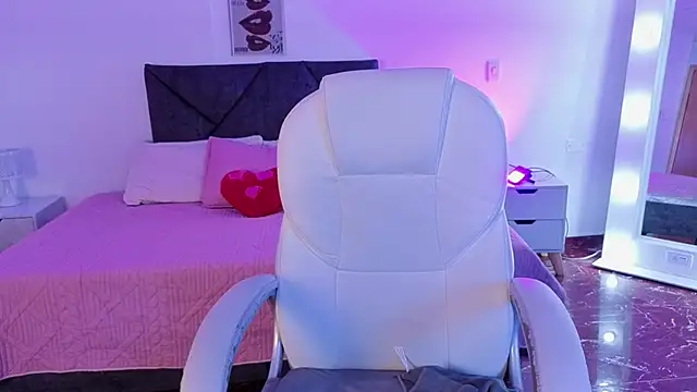 littlee_red - Littlee_red's free webcam - UK Sex Cams