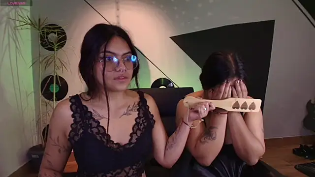 lilith_and_khloe (F teen) - rub clitoris