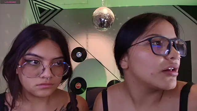 Lilith_and_Khloe
