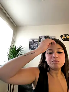Alyshanon18 webcam
