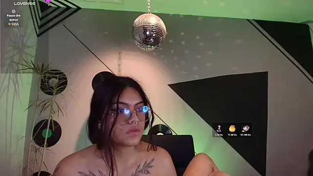 Lilith_and_Khloe webcam