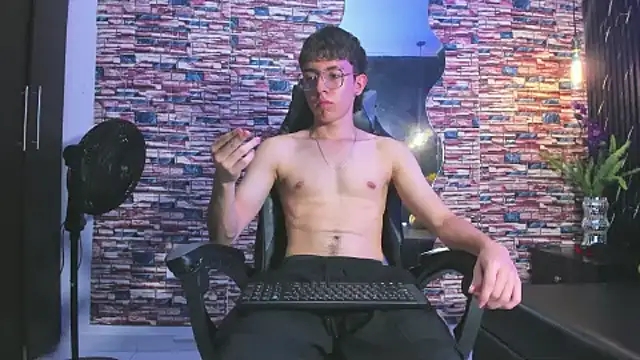 Dominic_Carmine webcam