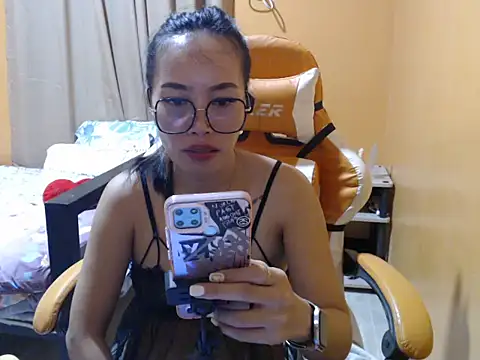 Ur_hornymai webcam
