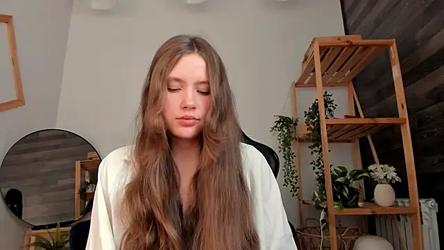MaryannSoftt webcam