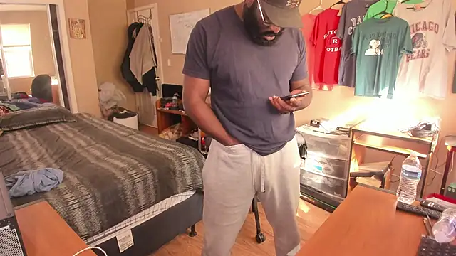 MrChuckDailyXXX webcam