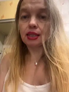 suzanele - Suzanele's free webcam