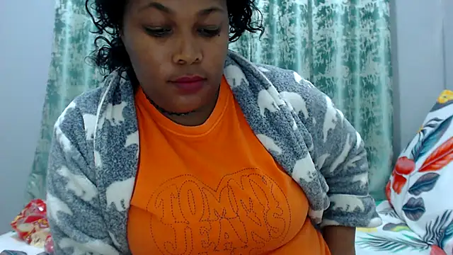 BEAUTYTHICKRIRI webcam