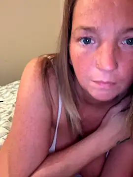 JustYourNormalCouple webcam