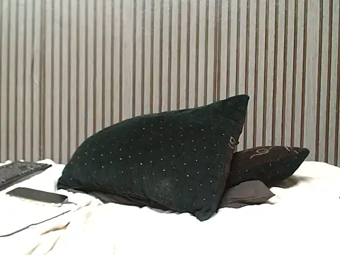 ROYALASS25 webcam