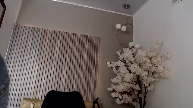 Michellee_20 webcam