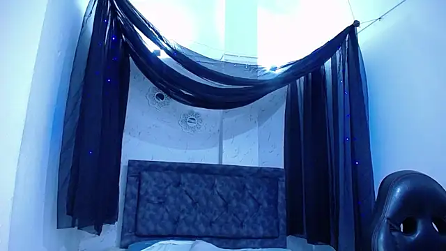 mia__thomson_ webcam