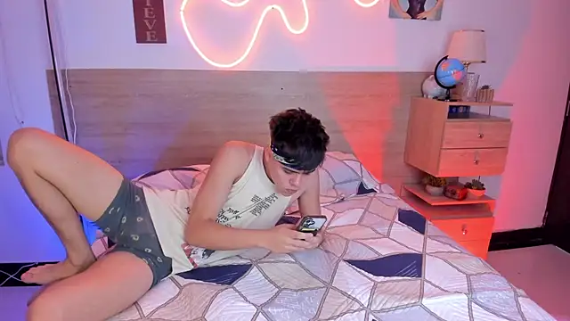 justinbiler (M twink) - NAKED DANCE