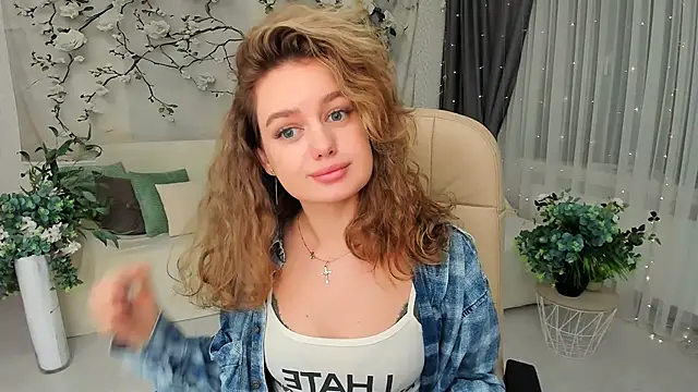 MiracleCurly webcam