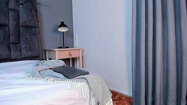 RiriiBrunette__ webcam