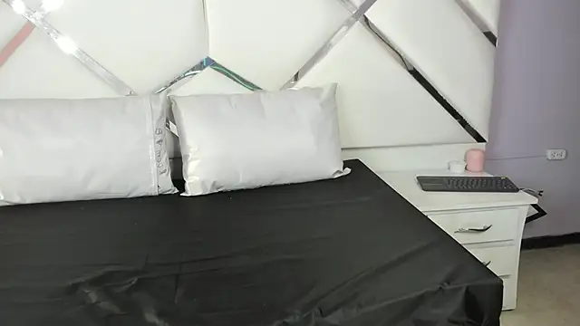 Dulce_Pettit webcam