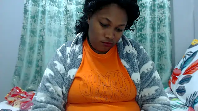 BEAUTYTHICKRIRI webcam