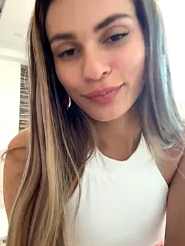 cuteluci_ webcam
