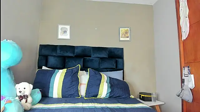 nathaliefox - Nathaliefox's free webcam - UK Sex Cams