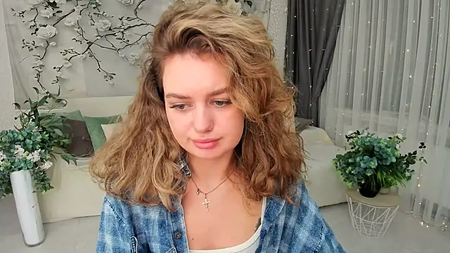 MiracleCurly webcam