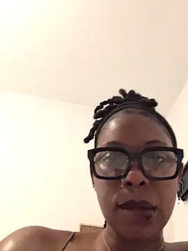 CurvyGoddessXxx webcam