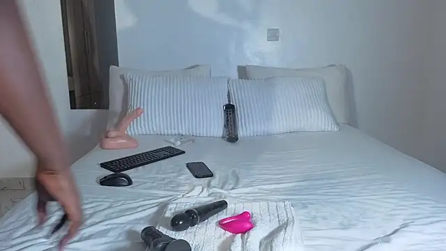 Elegant_Ebony webcam