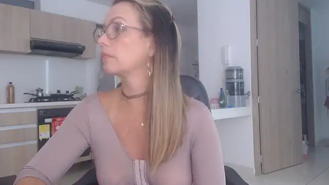 LovePaula webcam