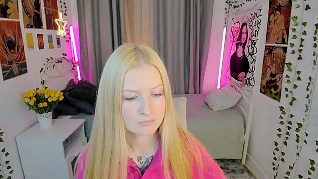 Laly_Peach webcam