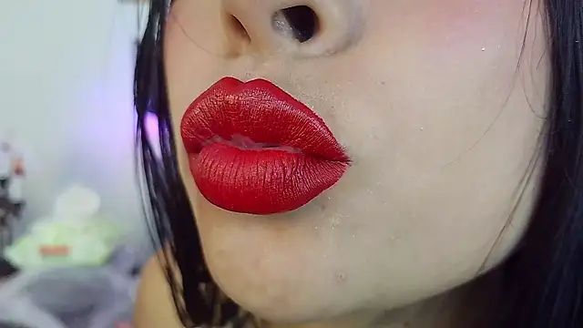 mia_roux13 webcam