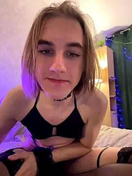 BoyPleaseee webcam