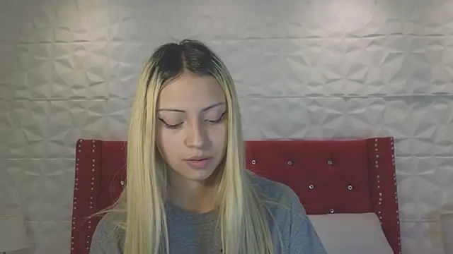 Lucy_n_pink webcam