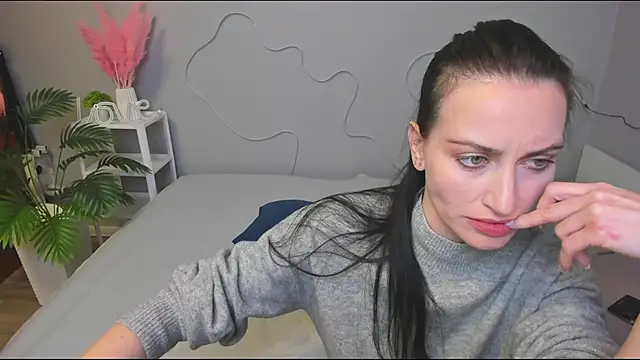 your__queen webcam