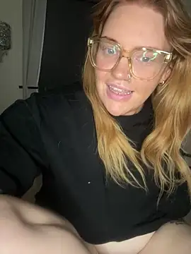 CurvyGirlMyla webcam