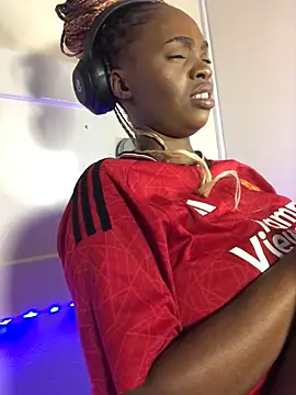 LuciousLips96