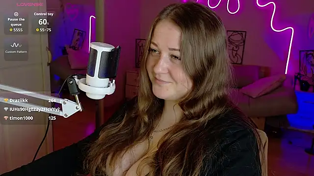 LizzyShine webcam