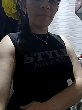 Isabella5_Brown_ webcam