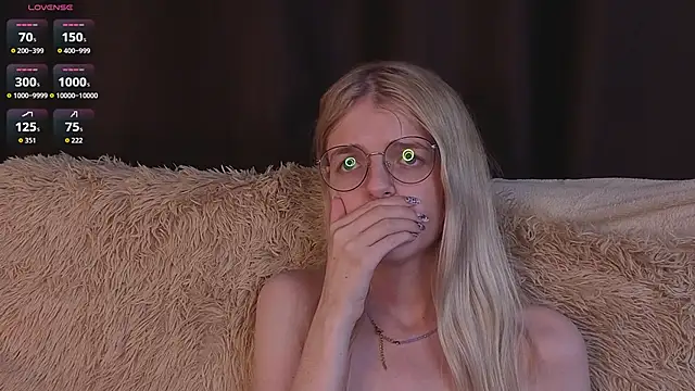MonicaShiny webcam