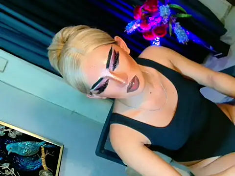 HOLLYWOOD_QUEEN_88