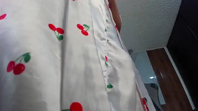 mia_18v webcam