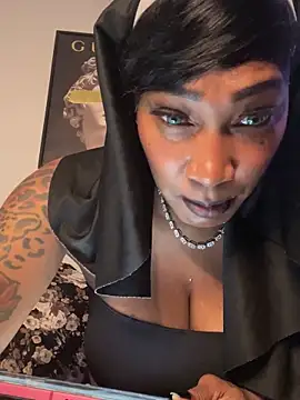 QUEENCALIMOD webcam
