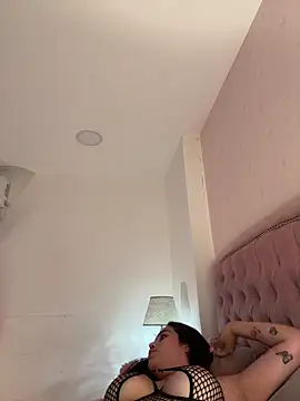 Bella__Wood webcam