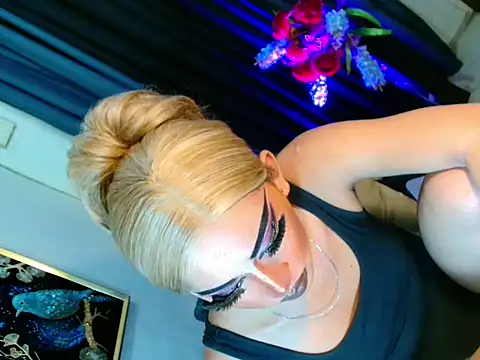 HOLLYWOOD_QUEEN_88