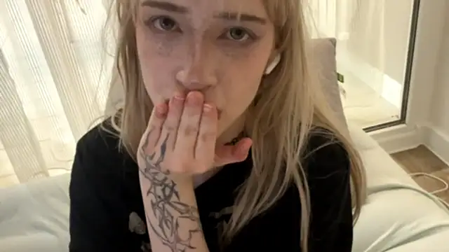 Milkmoriee webcam