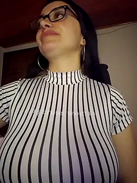 preetypeach webcam