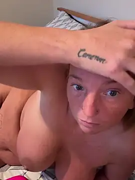JustYourNormalCouple webcam