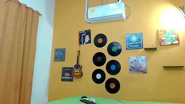skinnyverus18 webcam